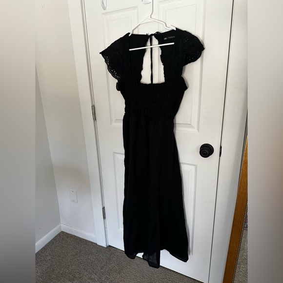 Zara Eyelet Embroidered Black Smocked Dress Medium - Picture 6 of 14